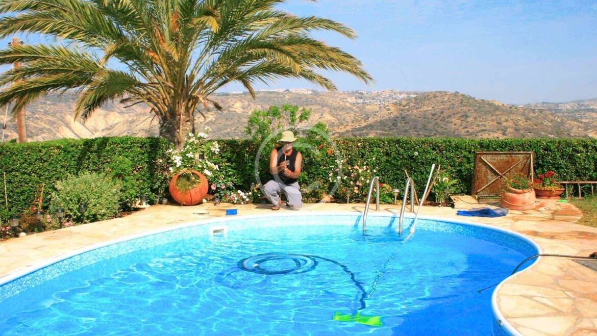 How to install a suction pool cleaner
